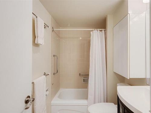 201-20 Olympia Ave, Victoria, BC - Indoor Photo Showing Bathroom