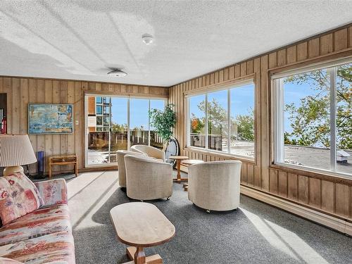 201-20 Olympia Ave, Victoria, BC - Indoor Photo Showing Living Room