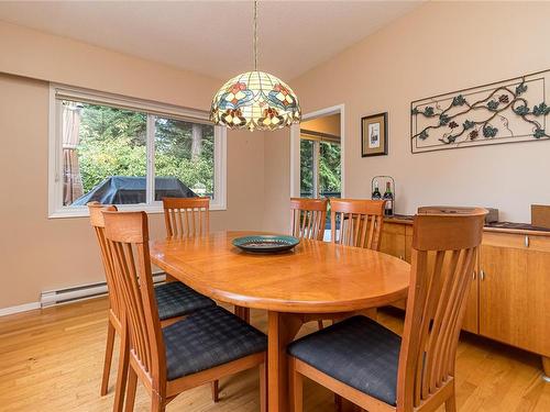 3954 Grandis Pl, Saanich, BC 