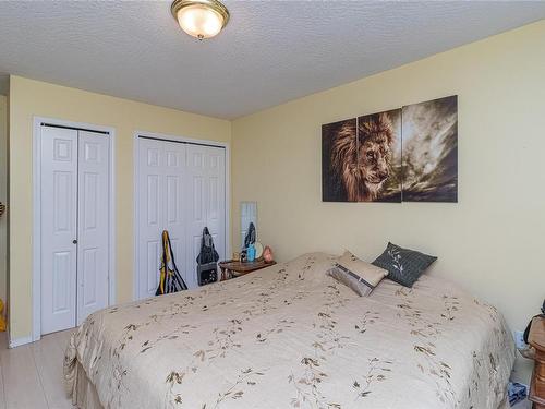 301-2525 Dingwall St, Duncan, BC - Indoor Photo Showing Bedroom