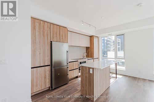 C711 - 8 Beverley Glen Boulevard, Vaughan, ON - Indoor Photo Showing Kitchen