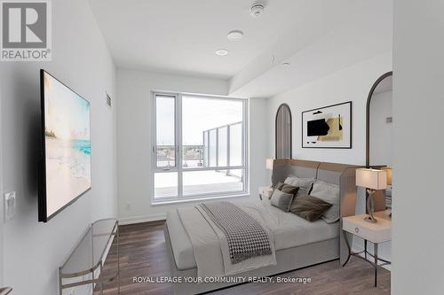 C711 - 8 Beverley Glen Boulevard, Vaughan, ON - Indoor Photo Showing Bedroom