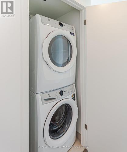 C711 - 8 Beverley Glen Boulevard, Vaughan, ON - Indoor Photo Showing Laundry Room