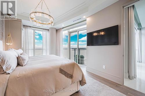 2202 - 2060 Lakeshore Road, Burlington, ON - Indoor Photo Showing Bedroom