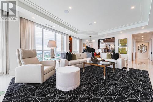 2202 - 2060 Lakeshore Road, Burlington, ON - Indoor Photo Showing Living Room