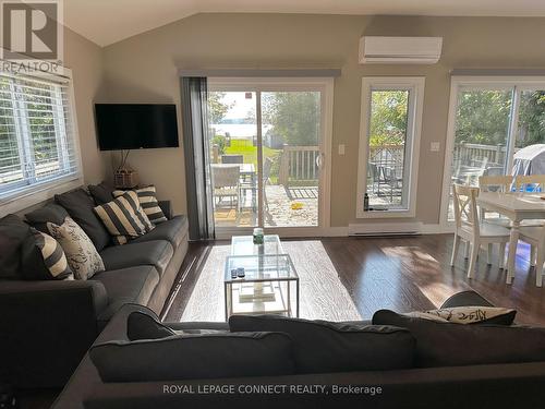 17 Price Street W, Brighton, ON - Indoor Photo Showing Living Room