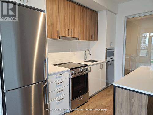 A408 - 1 Promenade Circle, Vaughan, ON - Indoor Photo Showing Kitchen