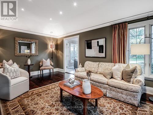 49 Cousins Drive, Aurora, ON - Indoor Photo Showing Living Room