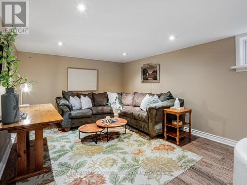 49 Cousins Drive, Aurora, ON - Indoor Photo Showing Living Room