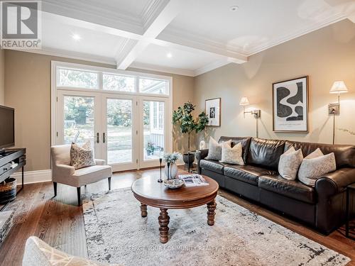 49 Cousins Drive, Aurora, ON - Indoor Photo Showing Living Room