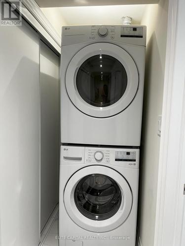 69 Hutcherson Square, Toronto, ON - Indoor Photo Showing Laundry Room