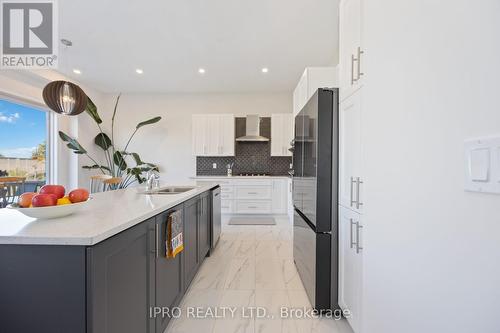 99 Black Walnut Court, Aurora, ON - Indoor Photo Showing Kitchen With Double Sink