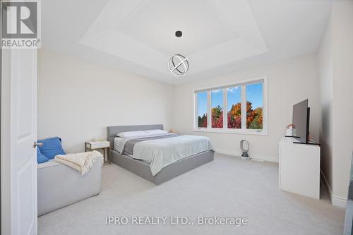 99 Black Walnut Court, Aurora, ON - Indoor Photo Showing Bedroom