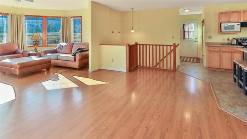 3225 Hwy 3, Rock Creek, BC - Indoor Photo Showing Living Room