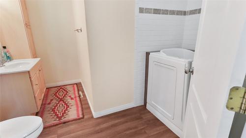 3225 Hwy 3, Rock Creek, BC - Indoor Photo Showing Bathroom