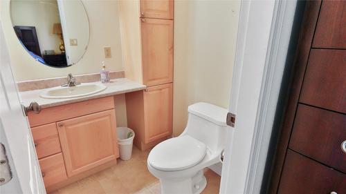 3225 Hwy 3, Rock Creek, BC - Indoor Photo Showing Bathroom