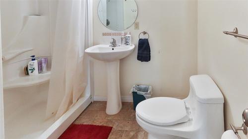 3225 Hwy 3, Rock Creek, BC - Indoor Photo Showing Bathroom