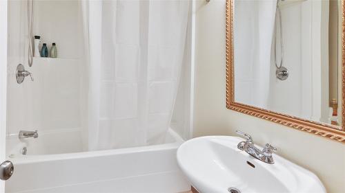 3225 Hwy 3, Rock Creek, BC - Indoor Photo Showing Bathroom