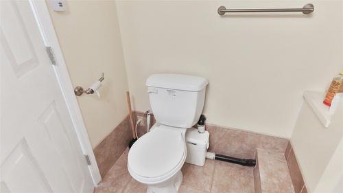 3225 Hwy 3, Rock Creek, BC - Indoor Photo Showing Bathroom