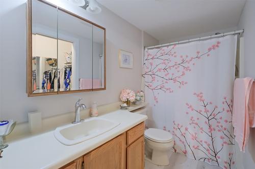 108-1170 Brookside Avenue, Kelowna, BC - Indoor Photo Showing Bathroom