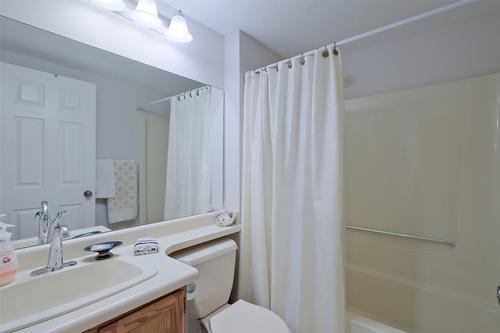 108-1170 Brookside Avenue, Kelowna, BC - Indoor Photo Showing Bathroom