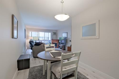 108-1170 Brookside Avenue, Kelowna, BC - Indoor Photo Showing Dining Room