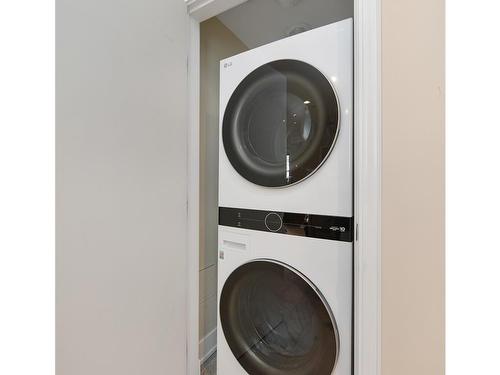 220-1325 Bear Mountain Pkwy, Langford, BC - Indoor Photo Showing Laundry Room