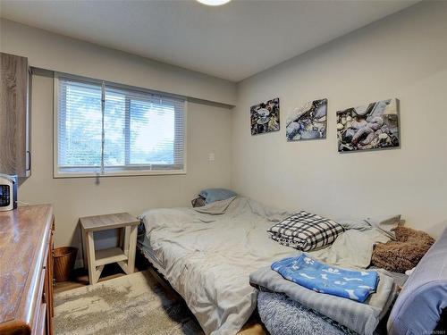 1717 Kenmore Rd, Saanich, BC 