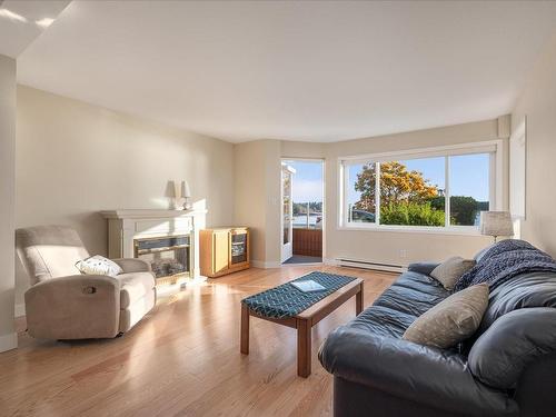 101-145 Newcastle Ave, Nanaimo, BC - Indoor Photo Showing Living Room