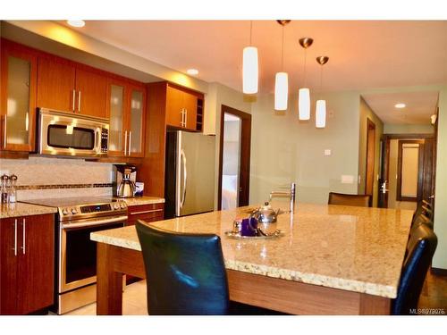 224 (B-2)-1175 Resort Dr, Parksville, BC - Indoor Photo Showing Kitchen