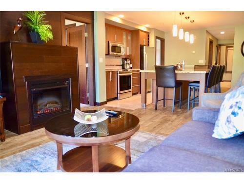 224 (B-2)-1175 Resort Dr, Parksville, BC - Indoor Photo Showing Living Room With Fireplace