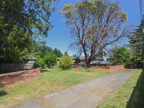 5225 Santa Clara Ave, Saanich, BC 