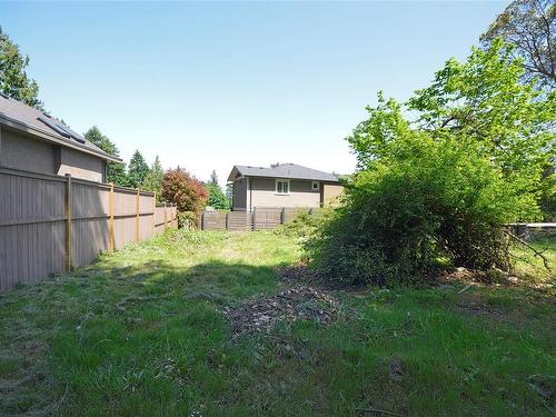 5225 Santa Clara Ave, Saanich, BC 