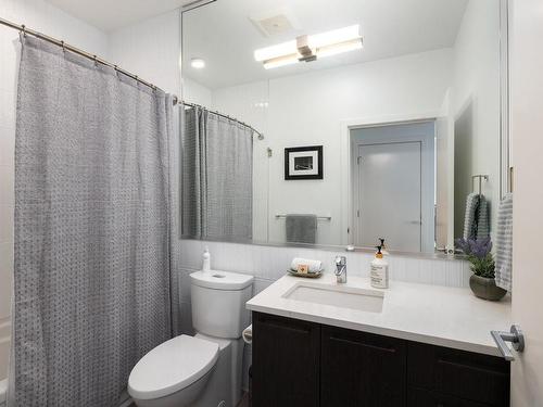 508-7162 West Saanich Rd, Central Saanich, BC - Indoor Photo Showing Bathroom