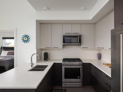 508-7162 West Saanich Rd, Central Saanich, BC - Indoor Photo Showing Kitchen With Double Sink