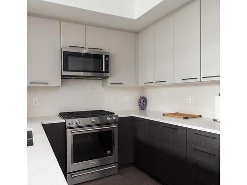 508-7162 West Saanich Rd, Central Saanich, BC - Indoor Photo Showing Kitchen