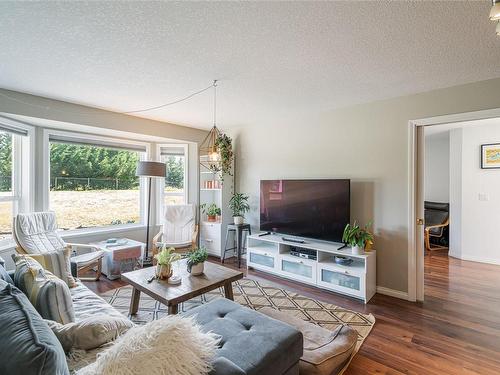 3295 Grandon Rd, Qualicum Beach, BC 