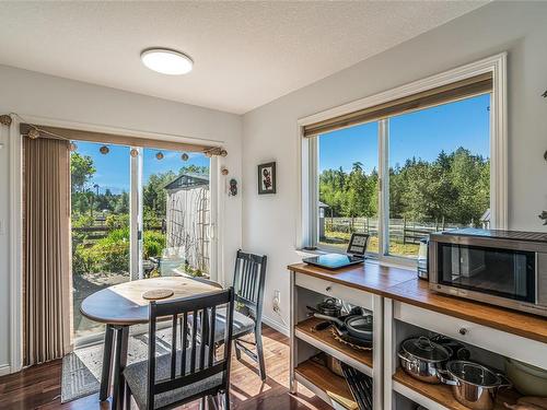 3295 Grandon Rd, Qualicum Beach, BC 