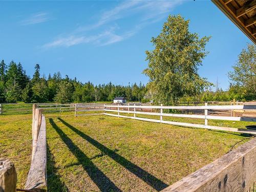 3295 Grandon Rd, Qualicum Beach, BC 