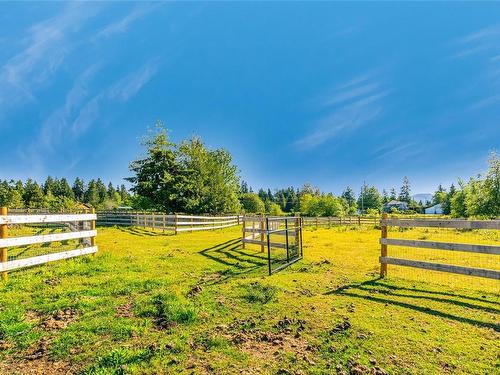 3295 Grandon Rd, Qualicum Beach, BC 