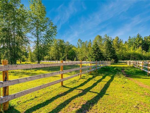 3295 Grandon Rd, Qualicum Beach, BC 