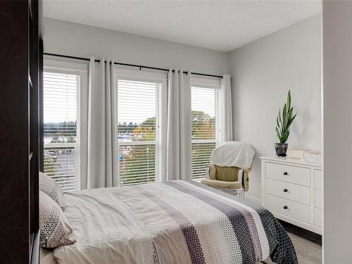 301-938 Dunford Ave, Langford, BC - Indoor Photo Showing Bedroom