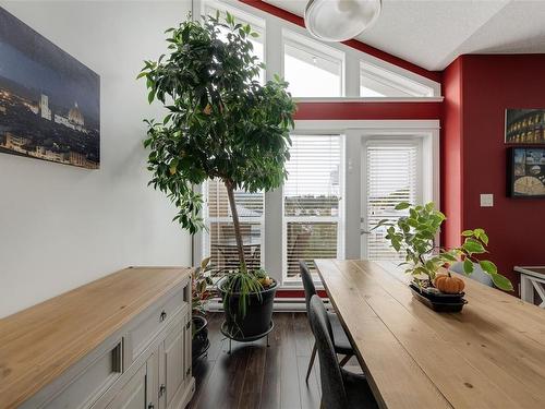 301-938 Dunford Ave, Langford, BC - Indoor Photo Showing Dining Room