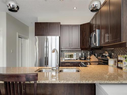 301-938 Dunford Ave, Langford, BC - Indoor Photo Showing Kitchen With Double Sink With Upgraded Kitchen