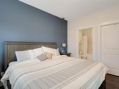 301-938 Dunford Ave, Langford, BC - Indoor Photo Showing Bedroom