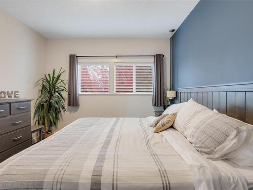 301-938 Dunford Ave, Langford, BC - Indoor Photo Showing Bedroom