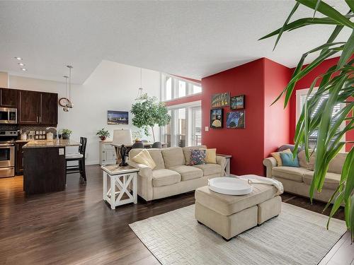 301-938 Dunford Ave, Langford, BC - Indoor Photo Showing Living Room