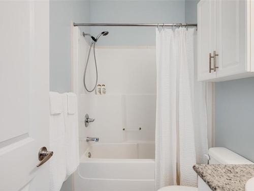 301-938 Dunford Ave, Langford, BC - Indoor Photo Showing Bathroom