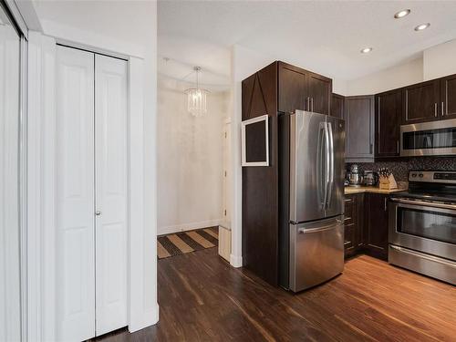 301-938 Dunford Ave, Langford, BC - Indoor Photo Showing Kitchen