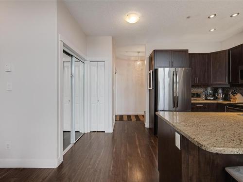 301-938 Dunford Ave, Langford, BC - Indoor Photo Showing Kitchen